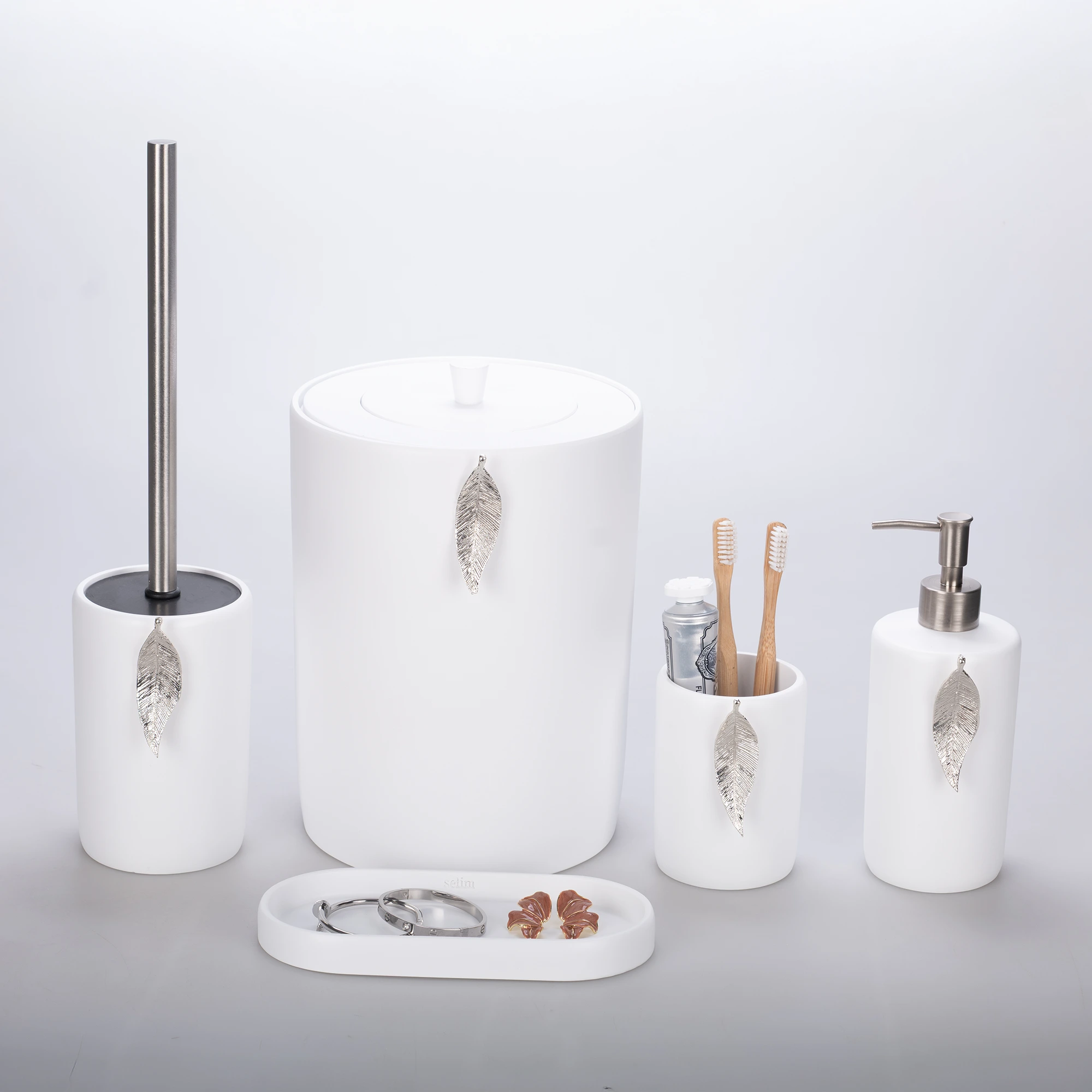 Leaf Banyo Seti Beyaz Gümüş