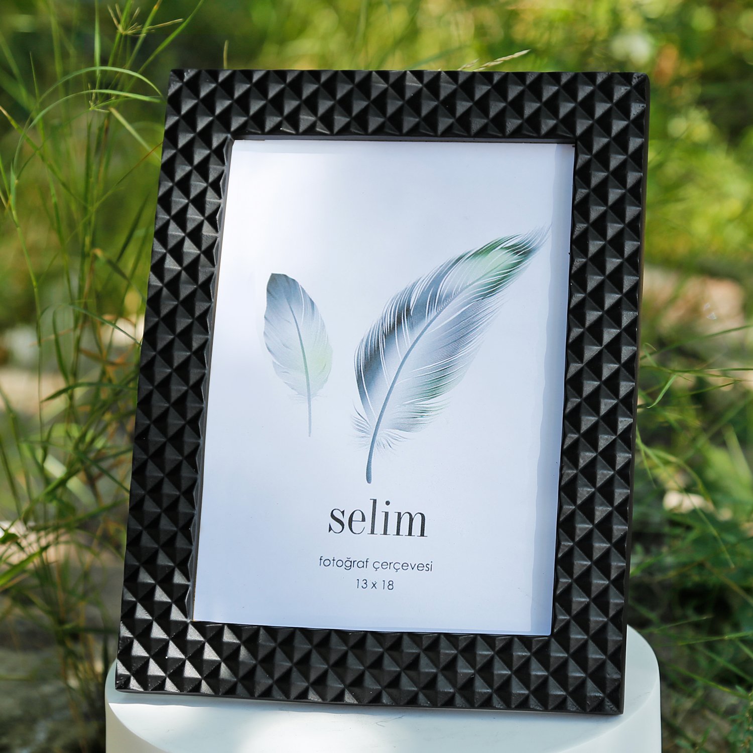 13x18 Pyramid Frame Black