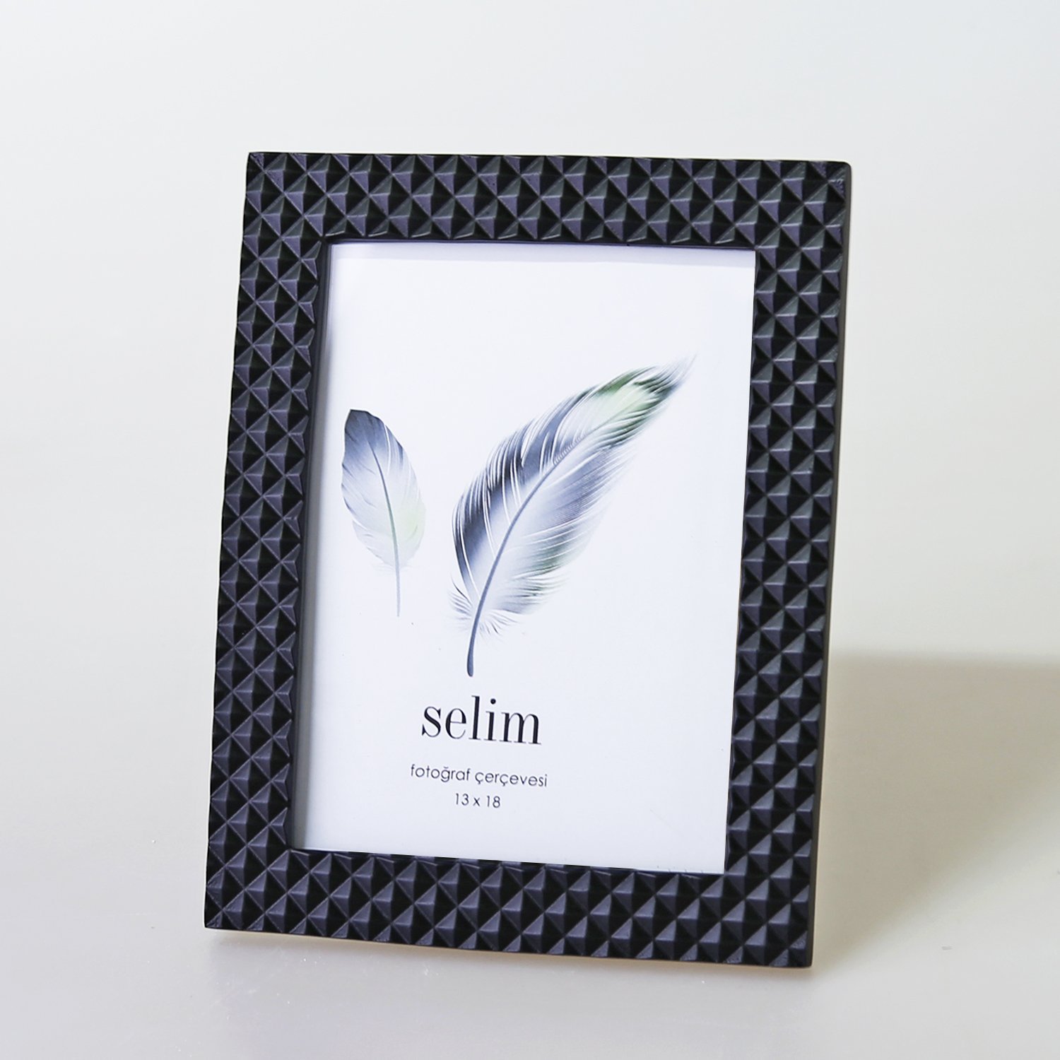 13x18 Pyramid Frame Black
